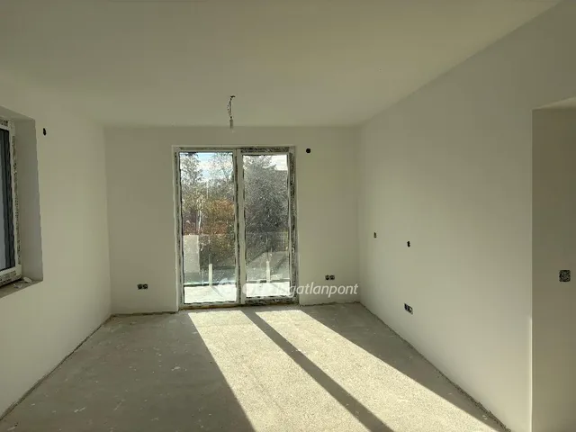 Eladó lakás Balatonakarattya 77 nm