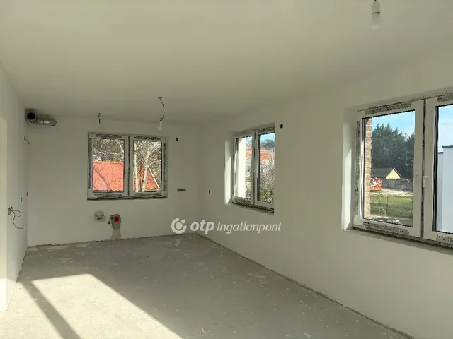 Eladó lakás Balatonakarattya 42 nm