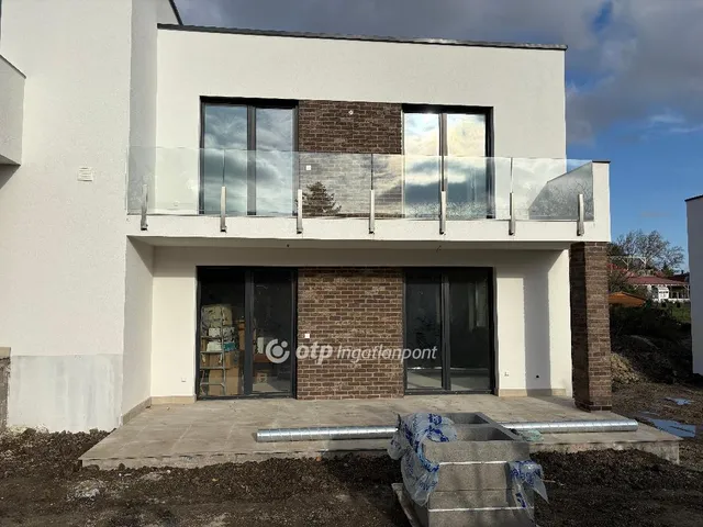 Eladó lakás Balatonakarattya 42 nm