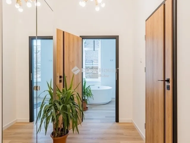 Eladó lakás Budapest VI. kerület 98 nm