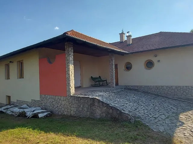 Eladó ház Komárom, Koppánymonostor 280 nm
