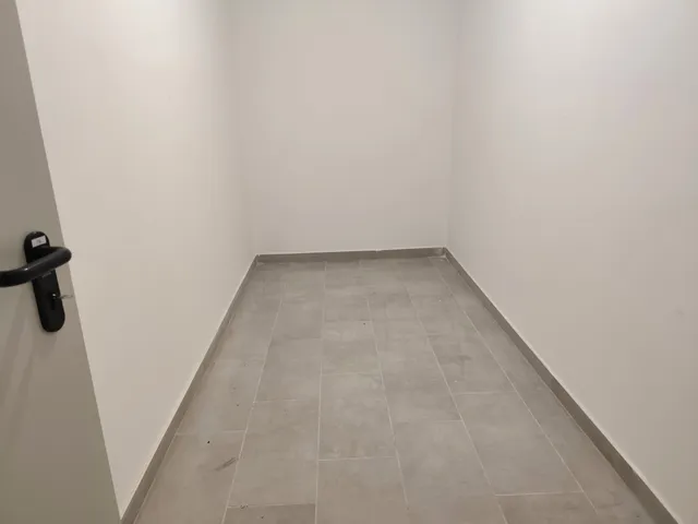 Eladó kereskedelmi és ipari ingatlan Komárom, bem józsef utca 7 7 nm