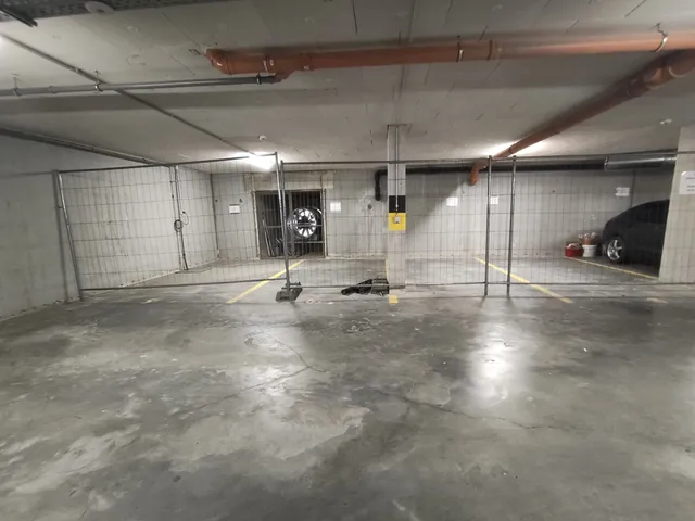 Eladó garázs Komárom 13 nm