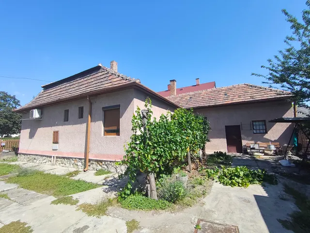 Eladó ház Komárom, Csillag lakótelep 108 nm