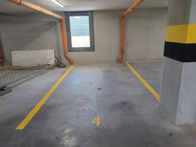 Kiadó garázs Komárom, Lovarda tér 13 nm