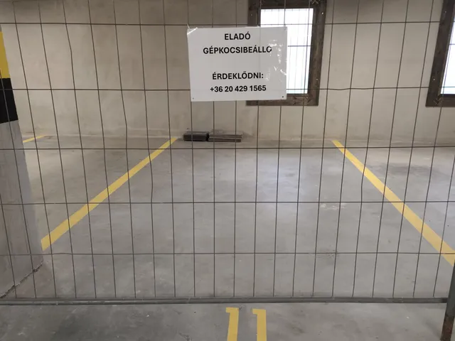 Kiadó garázs Komárom, Lovarda tér 13 nm