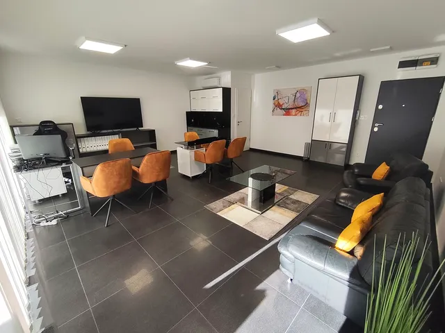 Eladó kereskedelmi és ipari ingatlan Komárom 40 nm