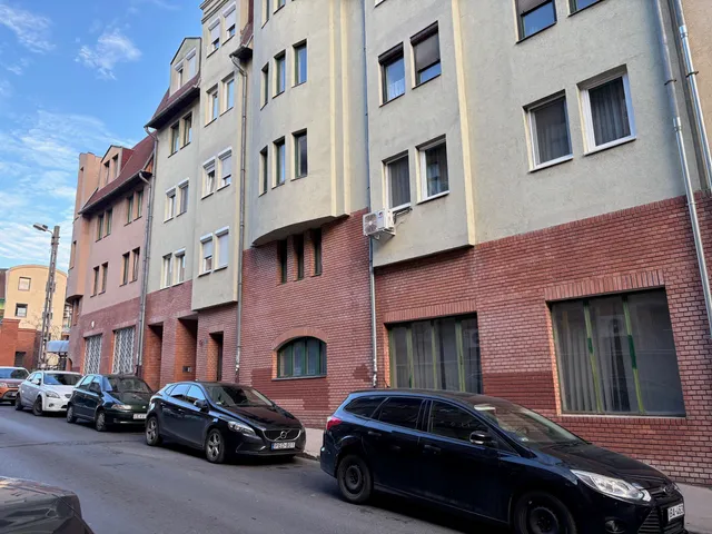 Eladó kereskedelmi és ipari ingatlan Budapest II. kerület 37 nm