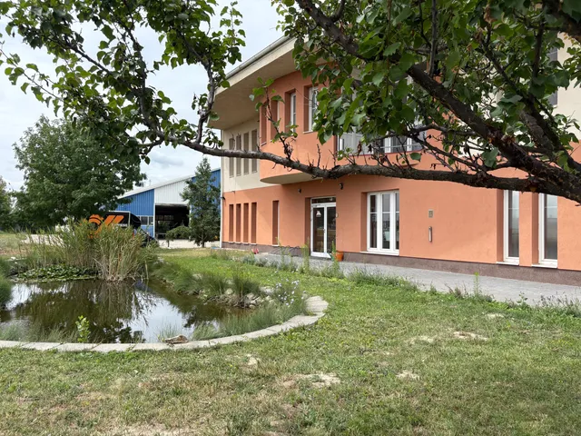 Kiadó kereskedelmi és ipari ingatlan Székesfehérvár 70 nm