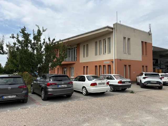 Kiadó kereskedelmi és ipari ingatlan Székesfehérvár 70 nm