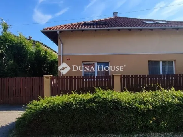 Eladó ház Komárom 275 nm