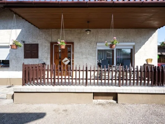 Eladó ház Sóskút 240 nm
