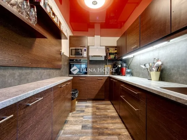 Eladó ház Zsámbék 215 nm