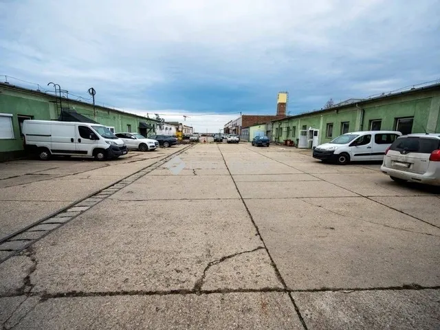 Eladó kereskedelmi és ipari ingatlan Budapest III. kerület 810 nm