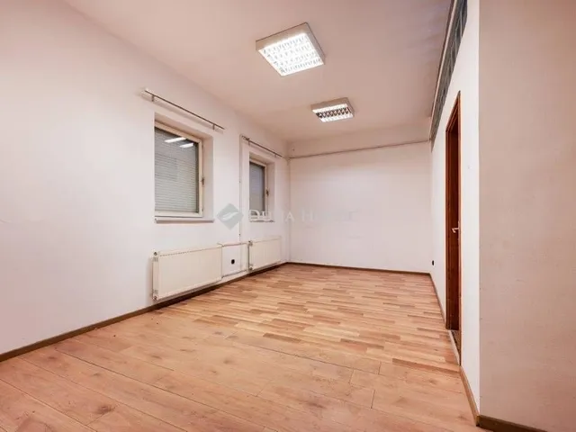 Eladó kereskedelmi és ipari ingatlan Budapest III. kerület 810 nm