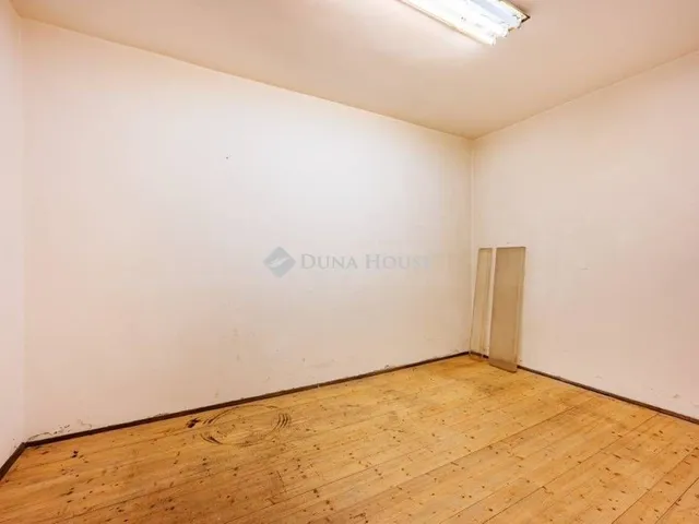 Eladó kereskedelmi és ipari ingatlan Budapest III. kerület 810 nm