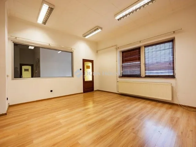 Eladó kereskedelmi és ipari ingatlan Budapest III. kerület 810 nm