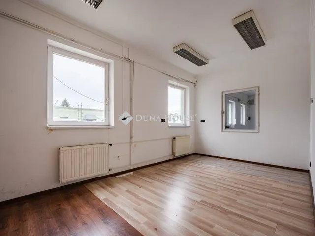 Eladó kereskedelmi és ipari ingatlan Budapest III. kerület 810 nm