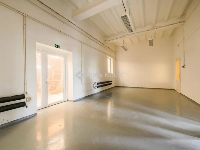 Eladó kereskedelmi és ipari ingatlan Budapest III. kerület 810 nm