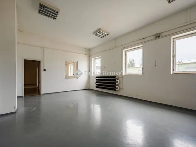 Eladó kereskedelmi és ipari ingatlan Budapest III. kerület 810 nm