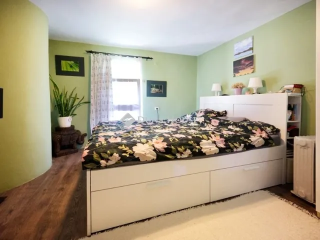 Eladó ház Etyek 240 nm