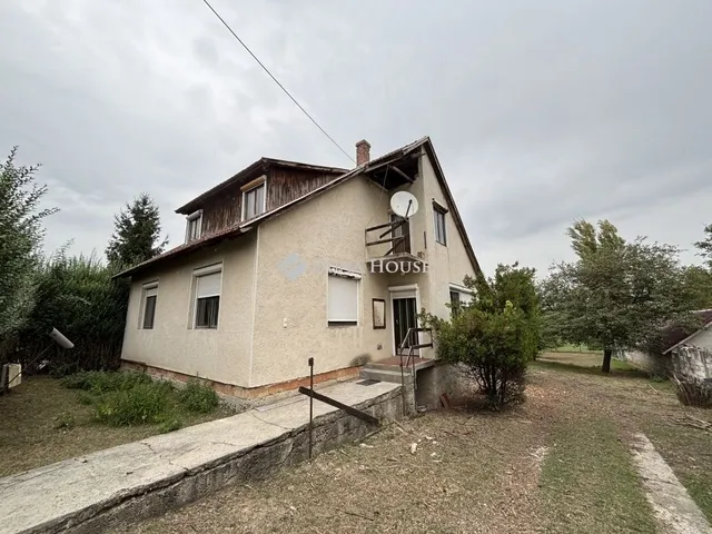Eladó ház Mány 140 nm