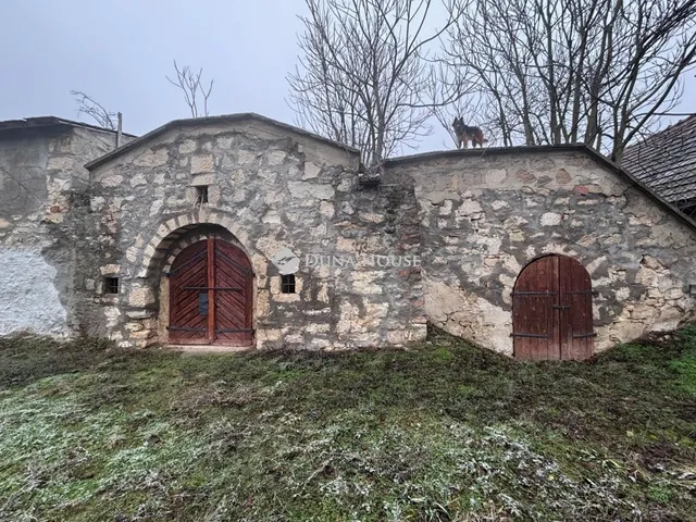 Eladó mezőgazdasági ingatlan Perbál 396 nm