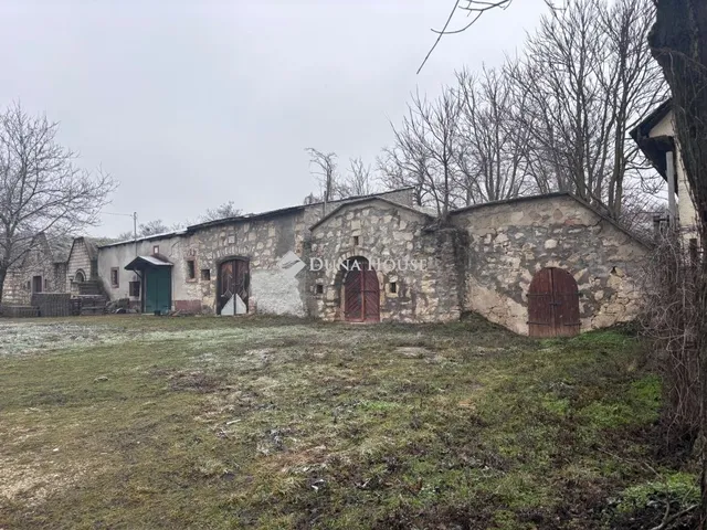 Eladó mezőgazdasági ingatlan Perbál 396 nm