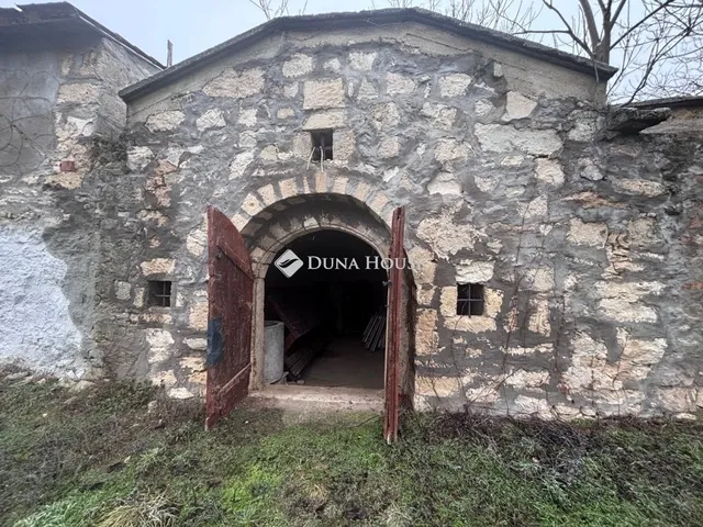 Eladó mezőgazdasági ingatlan Perbál 396 nm