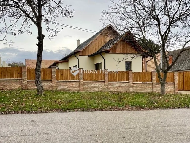 Eladó ház Perbál 150 nm