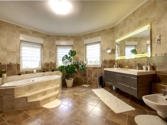 Eladó ház Telki 520 nm