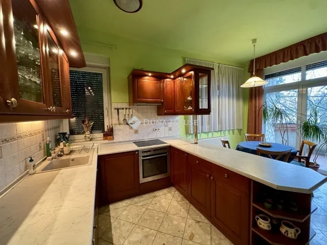 Eladó ház Budakeszi 370 nm