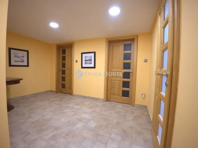 Eladó ház Tinnye 310 nm