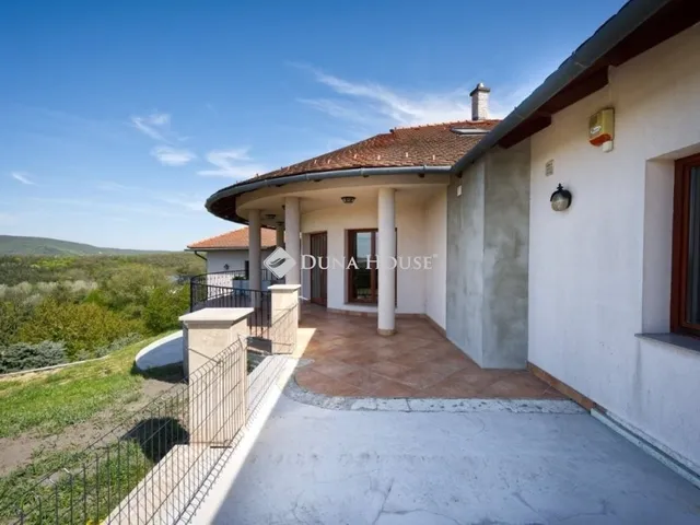 Eladó ház Tinnye 310 nm
