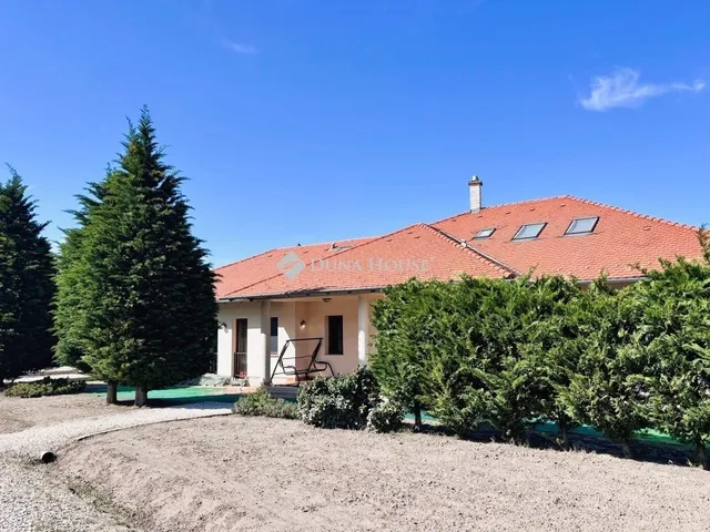 Eladó ház Tinnye 310 nm