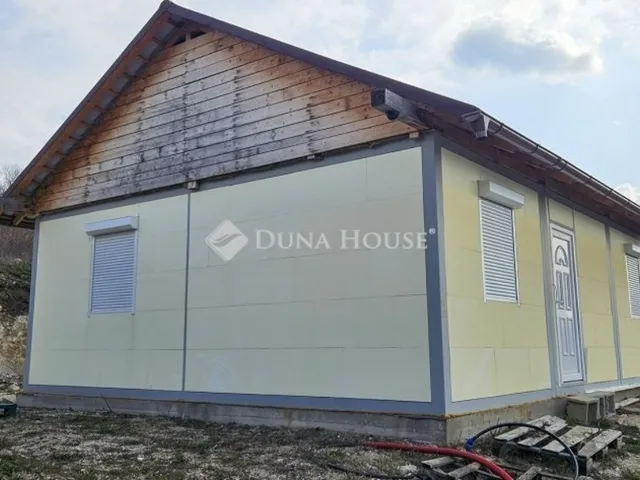 Eladó ház Mány 60 nm