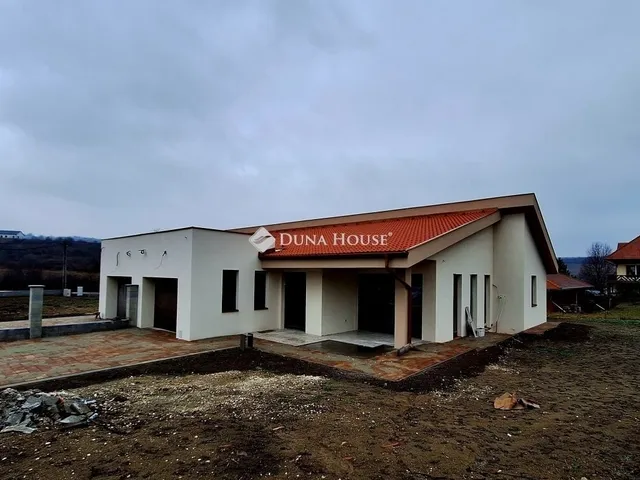 Eladó ház Tinnye 145 nm