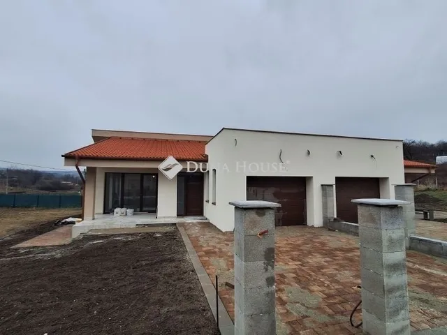 Eladó ház Tinnye 145 nm