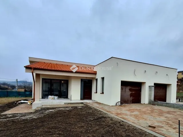 Eladó ház Tinnye 145 nm
