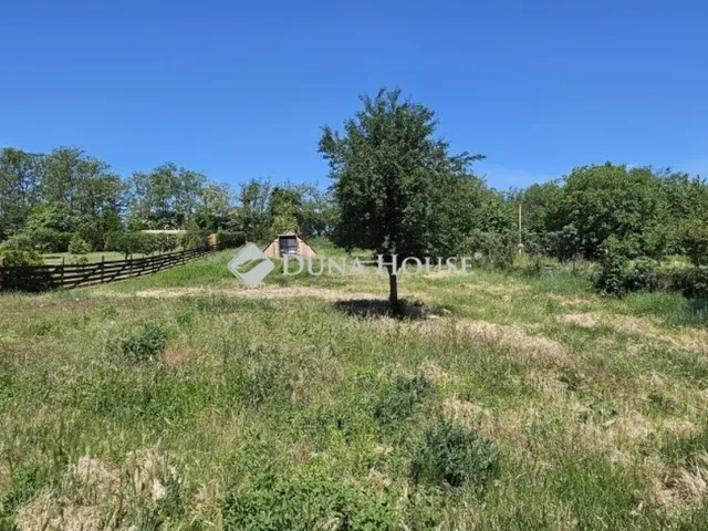 Eladó telek Tök 1813 nm