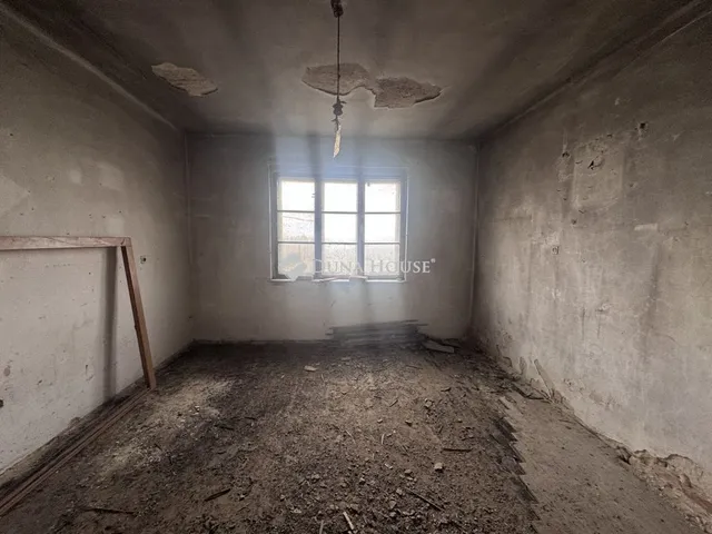 Eladó ház Mány 50 nm