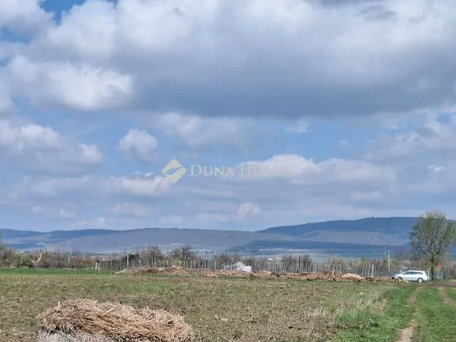 Eladó telek Páty 2218 nm
