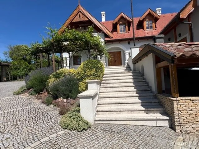 Eladó ház Csopak 360 nm