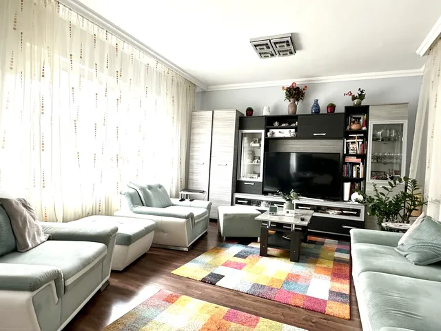 Eladó ház Hajdúsámson 220 nm