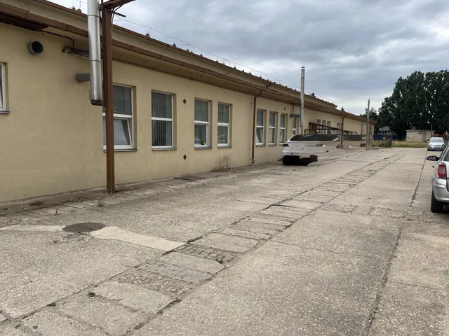 Kiadó kereskedelmi és ipari ingatlan Debrecen, Nyugati Ipari Park 205 nm