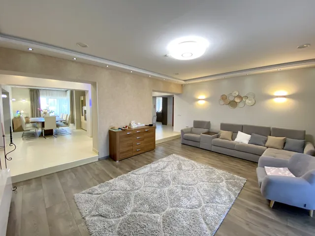 Eladó ház Nyíregyháza, Vajdabokor 290 nm