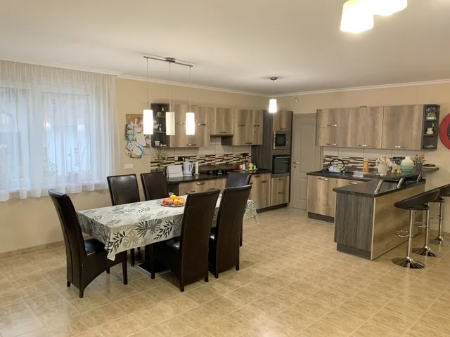 Eladó ház Nyíregyháza 200 nm