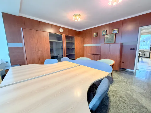 Kiadó kereskedelmi és ipari ingatlan Nyíregyháza, Belváros 145 nm