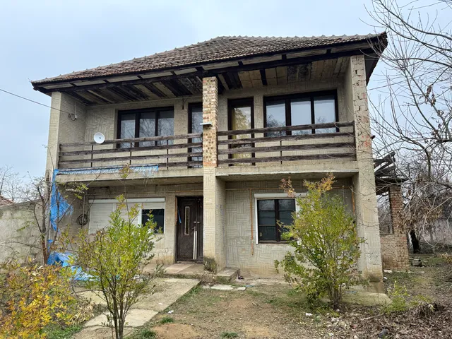 Eladó ház Rakamaz 180 nm