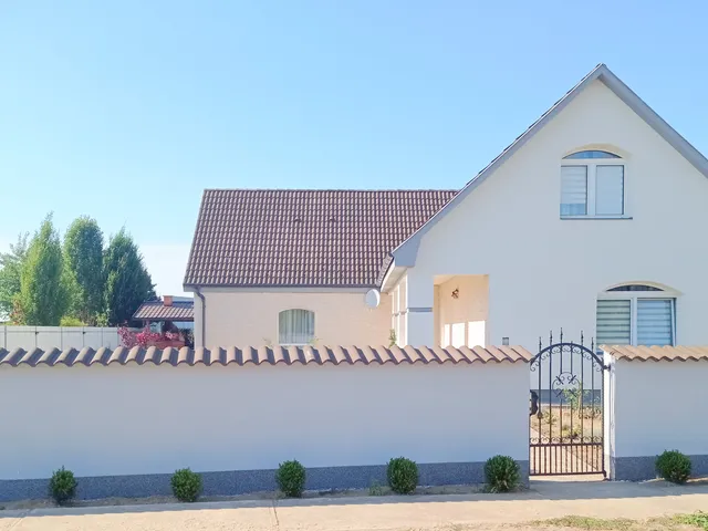 Eladó ház Balkány 197 nm